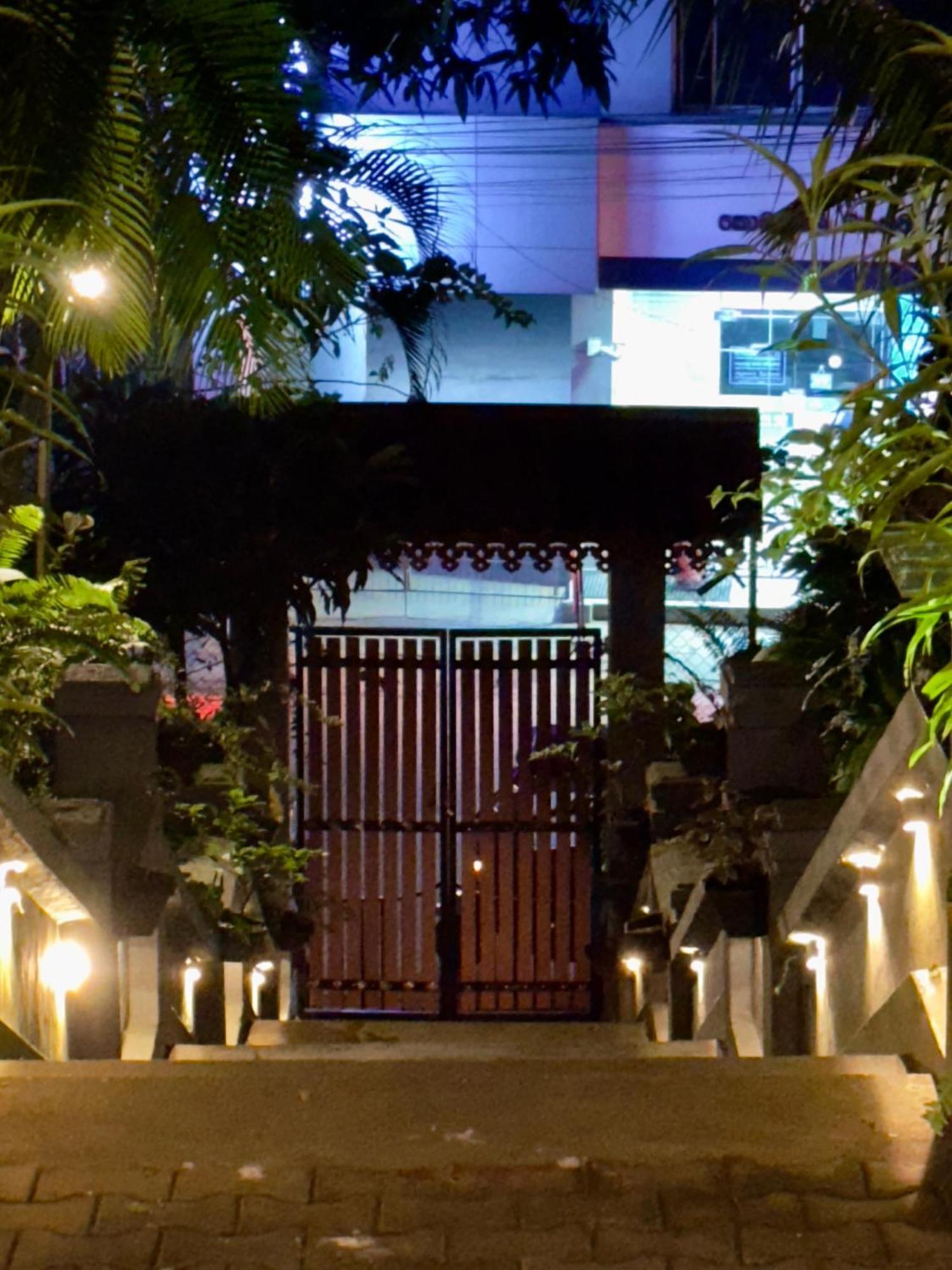 Colonial Residence Kandy Bagian luar foto