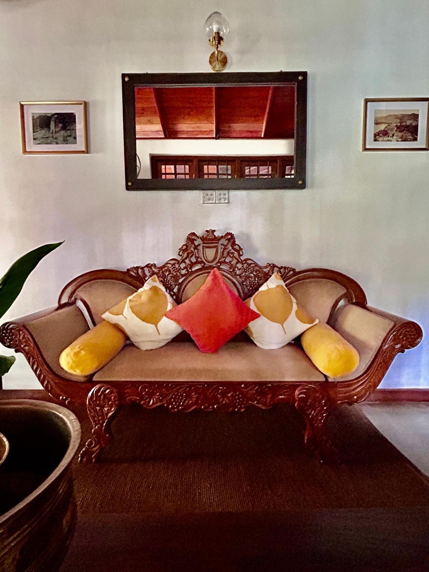 Colonial Residence Kandy Bagian luar foto