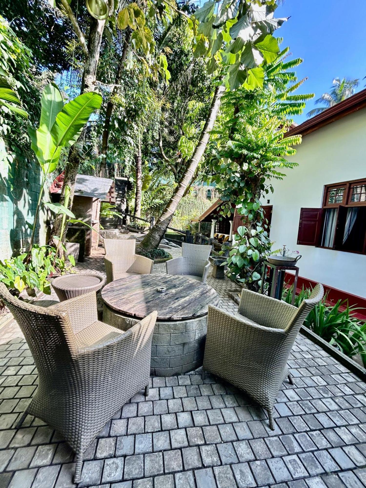 Colonial Residence Kandy Bagian luar foto