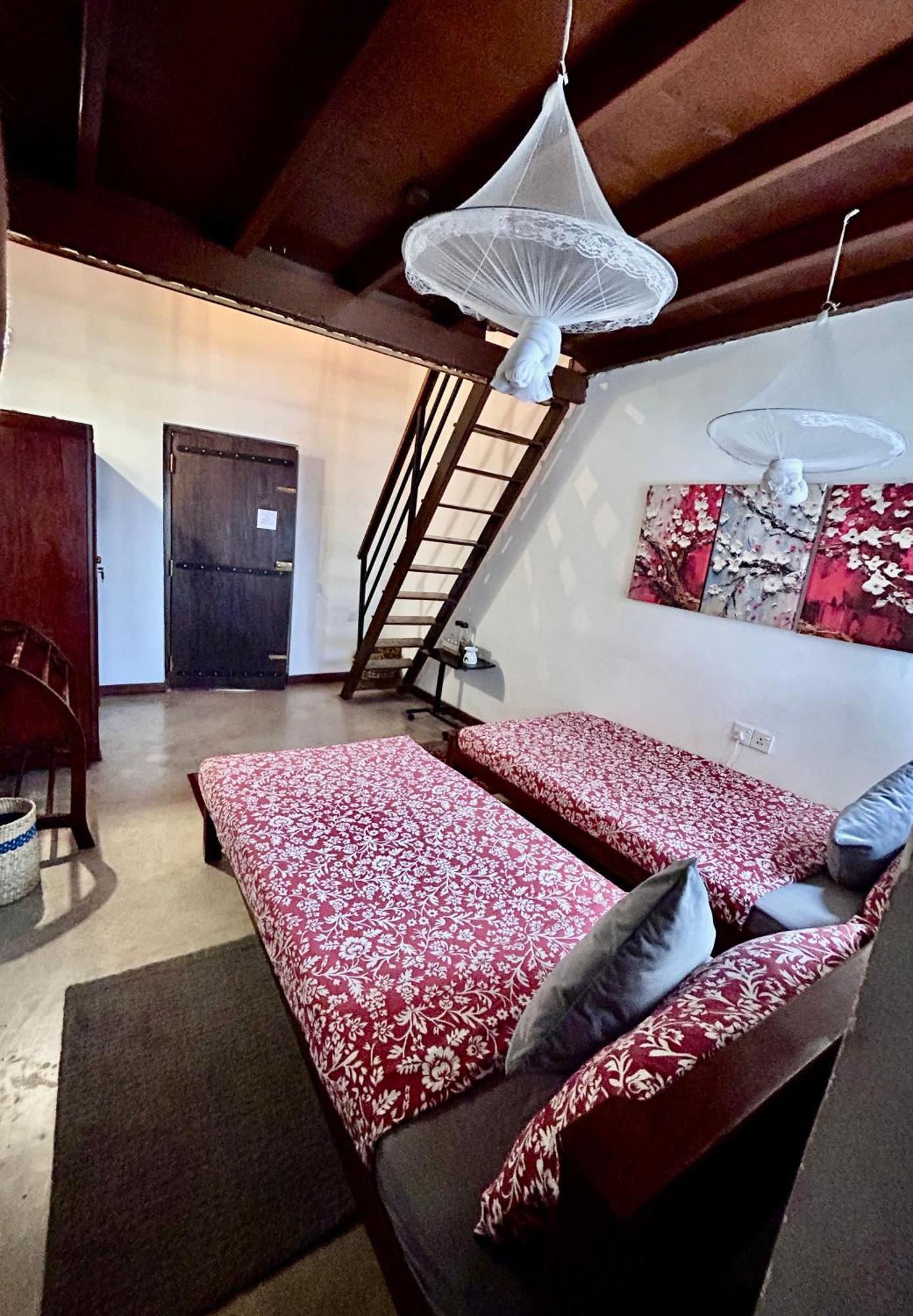 Colonial Residence Kandy Bagian luar foto